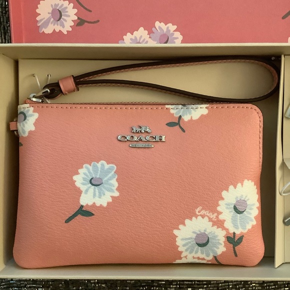 NWT COACH Boxed Corner Zip Wristlet Daisy Print - Picture 9 of 13